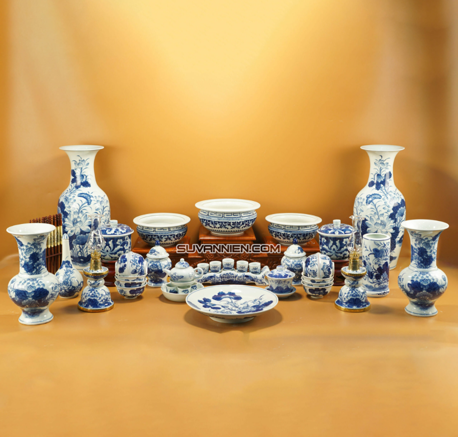 bộ chóe thờ trên bàn thờ gia tiên 2